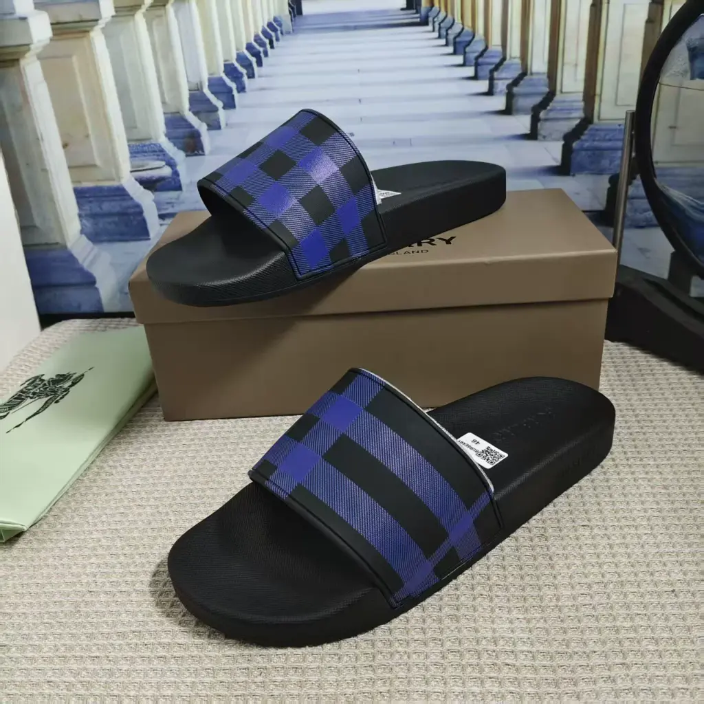Claquettes Burberry Bleu