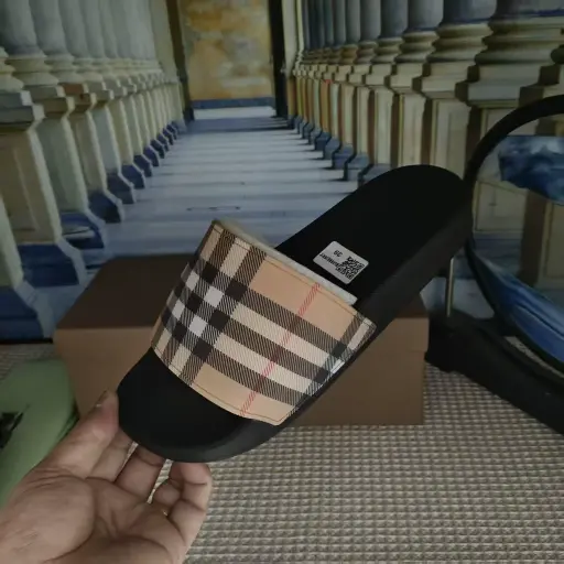 Claquettes Burberry noire/beige